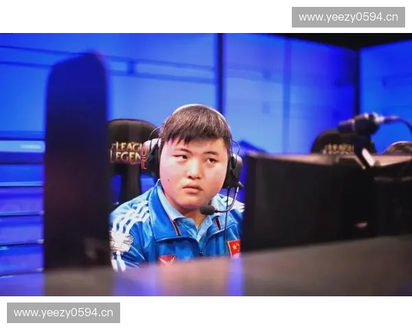 LOL职业选手呐喊瞬间揭示电竞背后拼搏与激情的真实写照